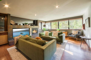 Spire Chalet at Alpine Meadows - 4BR W Hot Tub and Ski Shuttle